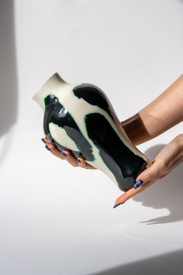 Moo Vase (short neck)